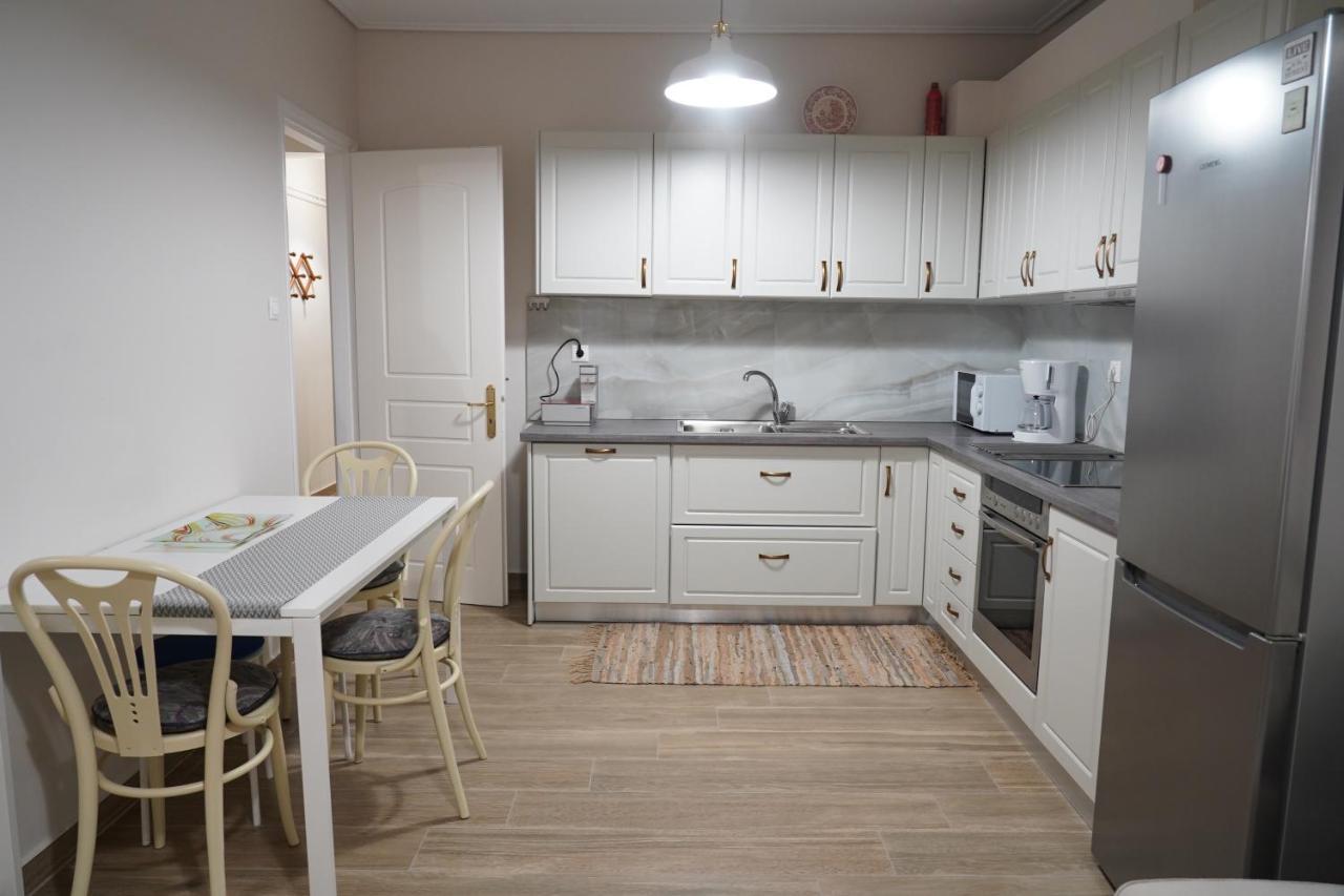 Larissa Downtown Apartment With Parking Exterior foto